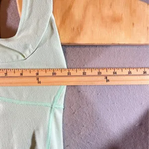 653 | Lululemon Mint Green Racerback Athletic Tank‎ Top Built In Bra Womens 4 thumbnail 3