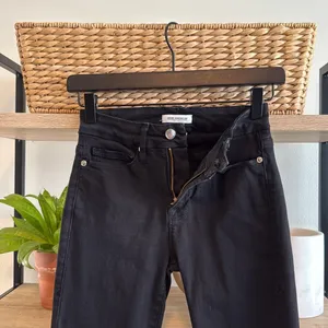 Good American Good Legs Mid-Rise Black Skinny Ankle Jeans, 0 / 25 thumbnail 6