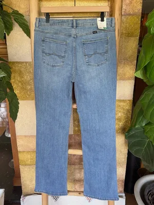 NEW Wrangler Women’s High Rise Bootcut Light Wash Blue Denim Jeans, Size 12x31 thumbnail 9