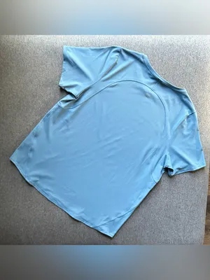 Lululemon Athletic Fit Workout Short Sleeve Shirt Size 10 thumbnail 3