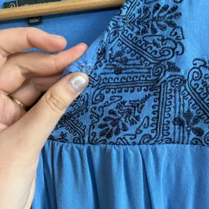 Adrianna Papell blue boho embroidered tank top flowy y2k style women's size S thumbnail 3