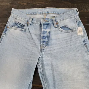 Old Navy High-Rise Slouchy Taper Jeans Light Wash Denim Women’s Size 4 thumbnail 1
