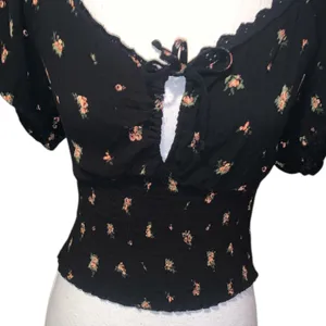 Eyeshadow Womans Size L Top Floral Black Short Sleeve Puff Peasant Blouse Crop thumbnail 2