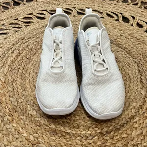 Nike Women’s Air Max Motion 2 size 9.5 thumbnail 4