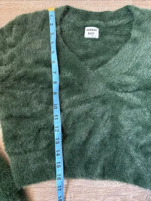 Aritzia Sunday Best Kitten V Neck Green Fuzzy Cropped Pullover Sweater Size M thumbnail 3