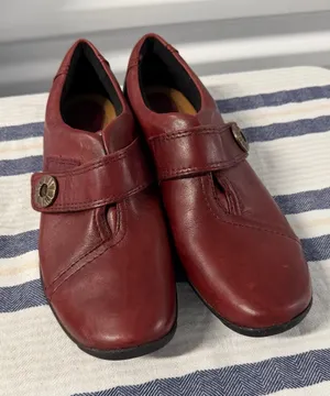 Clarks Artisan Red Leather Mary Jane Comfort Shoes Women’s 9.5M thumbnail 1