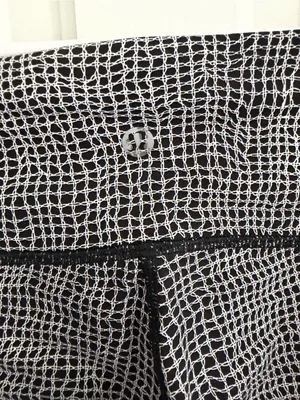 Lululemon Luxtreme Full Length Leggings Size 6 Black White Print‎ thumbnail 3