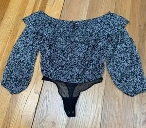 Abercrombie‎ & Fitch Floral Off Shoulder Bodice Black Metallic Stripe Size Small thumbnail 1