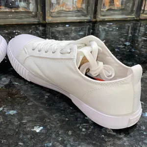 Levi's Anikin Classic White Canvas Cap Toe Sneakers Size 8 thumbnail 8