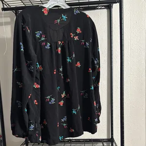 Old Navy Black Blouse with Floral Design thumbnail 9