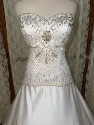 Spectacular Vintage Y2K Dere Kiang Heavily Beaded Wedding Gown thumbnail 3