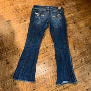 American Eagle size 6 short flared normcore jeans thumbnail 4