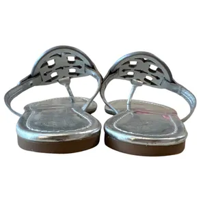 Tory Burch Miller Sandals Silver Metallic Finish Leather 9.5 Logo‎ thumbnail 4