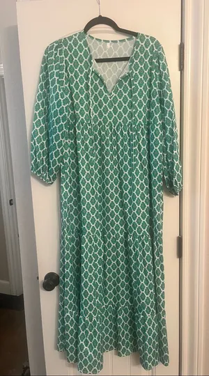 Green Patterned V thumbnail 1