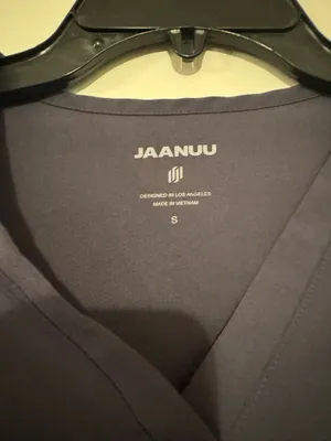 Jaanuu scrub top thumbnail 3