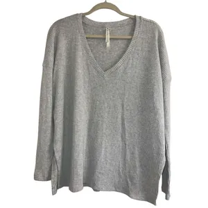 Aritzia The Group Babaton Grey Traverse Longsleeve V-Neck Sz 2 Sweatshirt thumbnail 6