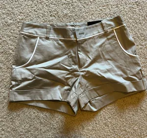Shorts Tan Size 6 thumbnail 1