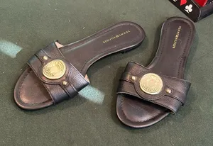 NEW‎ Tommy Hilfiger Black Sandals W Gold Logo Size 6:5 thumbnail 1