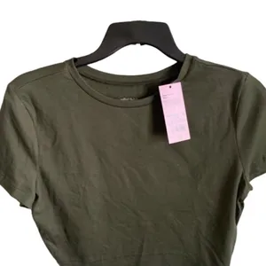 Green Wild fable crop in size Large NWT thumbnail 1