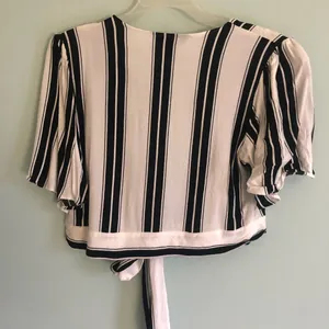 Black and white outfit from EXPRESS thumbnail 3