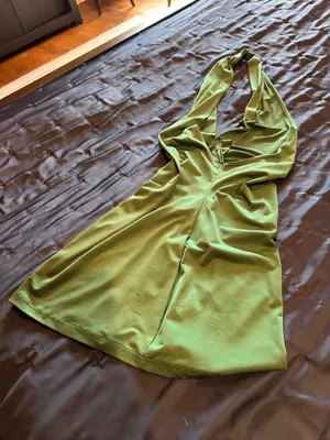 Green Dress thumbnail 5