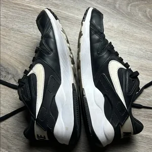 Nike Air Max Motion 2 Black & White Sneakers Women’s Size 10 thumbnail 7