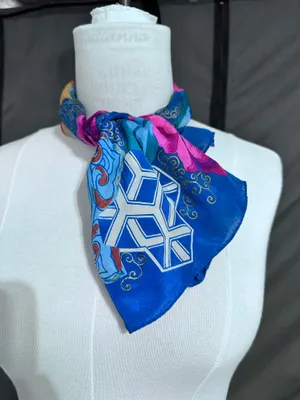 Vintage Triangle Silk Scarf 28x29 Lightweight Geometric Soft thumbnail 3