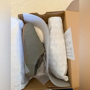 NIB UGG Elea Slip-On Clog thumbnail 3