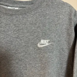 Nike Women's‎ Crewneck Sweatshirt Classic Swoosh Gray Size XS thumbnail 2