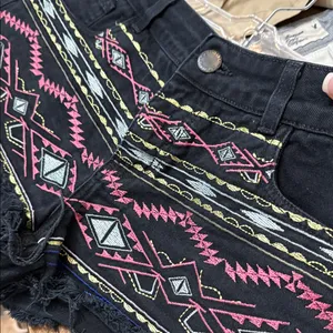 POOL JEANS Colors Black Jean Shorts Multicolor Embroidery Boho Festival Size 8 thumbnail 5