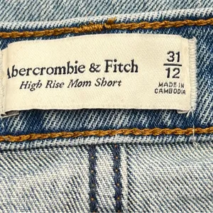 Abercrombie & Fitch High Rise Mom Lt Blue Factory Distressed Cutoff Jean Short thumbnail 9