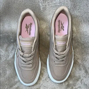 Reebok Tan‎ Suede Sneakers Modern Minimalist Design thumbnail 2