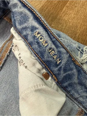American Eagle High-Rise Mom Jeans with Distressing Women’s Size 10 Regular thumbnail 8
