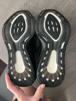 Women’s Adidas Ultraboost 22 thumbnail 8