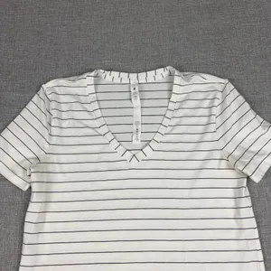 Lululemon Striped Shirt Womens 2 White V-Neck Short Sleeve Pima Cotton Top thumbnail 4
