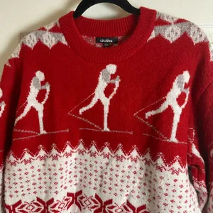 COCOBLEU WOMAN’S SKI SNOWFLAKE CHRISTMAS COZY SWEATER Size medium thumbnail 4