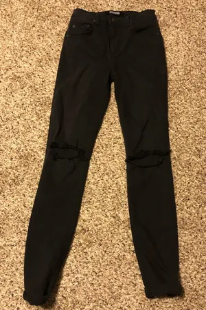 ❤️ Reformation black skinny jeans with knee rips thumbnail 1