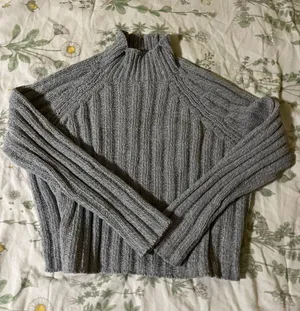 American Eagle sweater  thumbnail 1