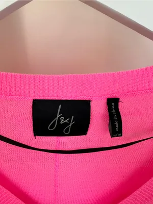 J & J Dropped Shoulder Neon Pink V-Lightweight V-Neck Sweater Size Medium thumbnail 7