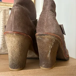 UGG Brienne Suede Ankle Boots Heeled Booties Leather Brown Buckle Size 7.5‎ thumbnail 5