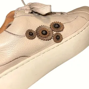 Frye & Co. Leather Lace Up Casual Sneaker Flower Embellishment Women’s‎ Size 6 thumbnail 5