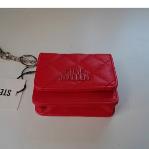 Steve Madden BWREN-U Russian Red Quilted Card Case Keychain Wallet NWT thumbnail 3