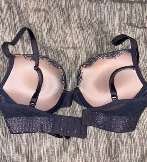 Victoria's Secret Bra thumbnail 3