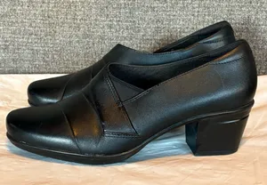 Clarks Emslie Warbler Black Leather Pumps Woman’s Sz 8 Office Shooties Comfort‎ thumbnail 1