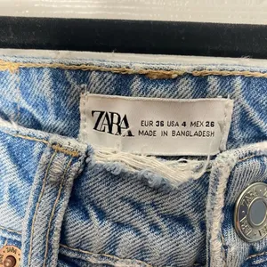 ZARA High Rise Blown Knee Straight Leg Jeans Light Wash Size‎ 4 thumbnail 8