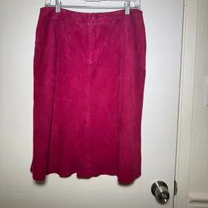 Tahari Fuchsia A-Line Skirt 100% Leather Suede Size 10 thumbnail 4