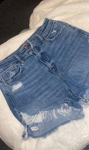 American Eagle High Rise Mom Short thumbnail 1