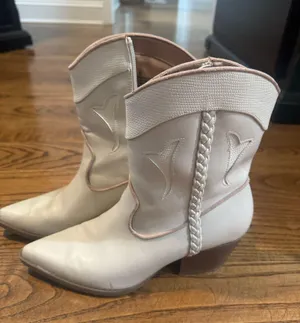 White Cowboy Boots Size 8 thumbnail 1