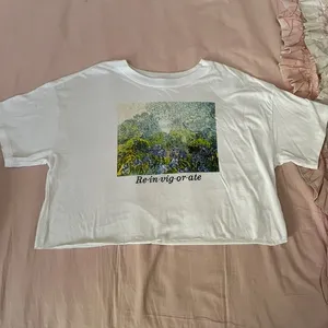 Forever 21 White Graphic Crop Top thumbnail 1