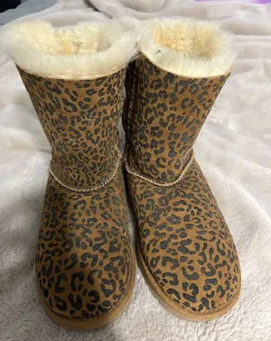 UGG S Boots thumbnail 1